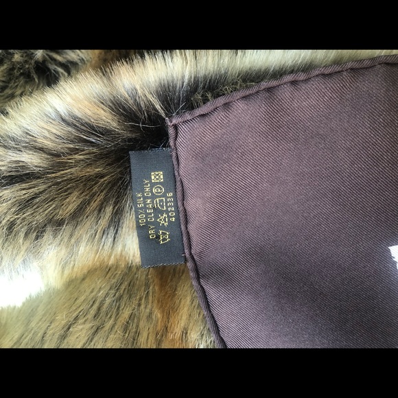 LOUIS VUITTON ABC MONOGRAM SQUARE - Picture 10 of 10